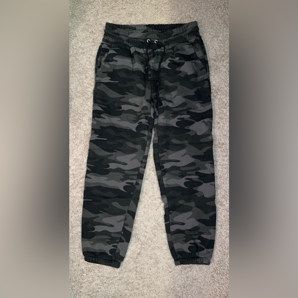 Wild Fable camo joggers size M
